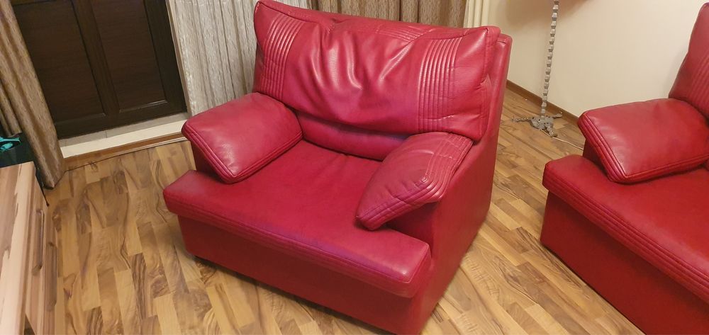 Canapea extensibilă + 2 fotolii, stare perfectă.