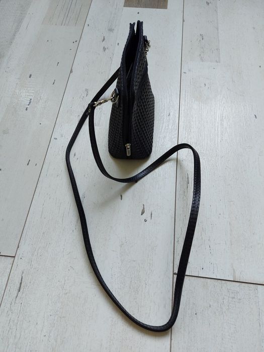 Дамска чантичка през рамо