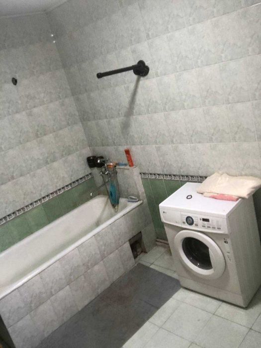 Участок возле гимнастики в юнусабаде