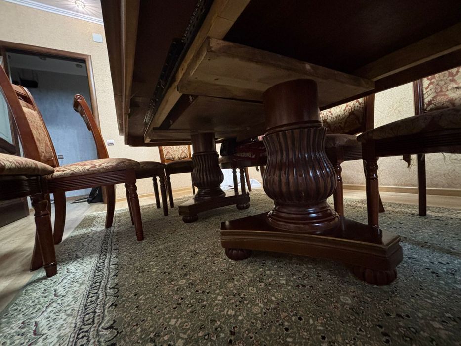 Стол со стульями