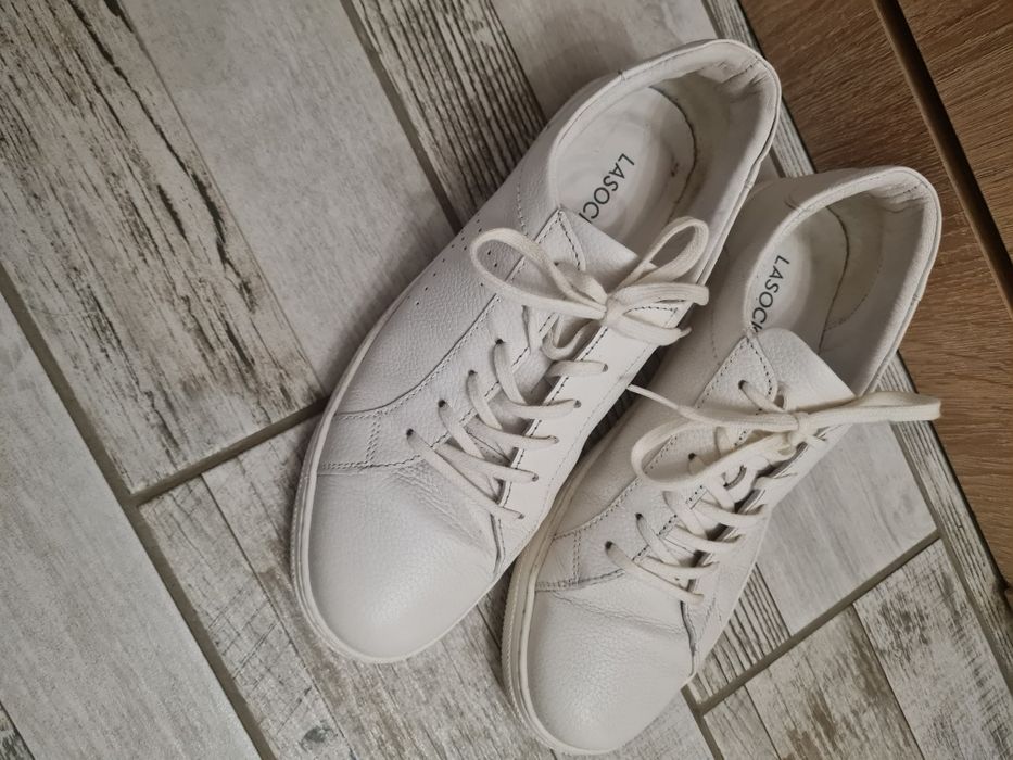 Обувки ,боти ,бели кецове естествена кожа