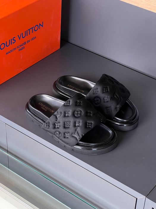 Papuci Louis Vuitton noi