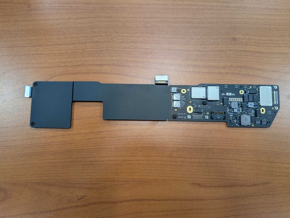 Placa de baza Macbook Air M1 2020 A2337 8Gb Ram 256Gb SSD cu TouchID (Deblocată - fără iCloud sau MDM)