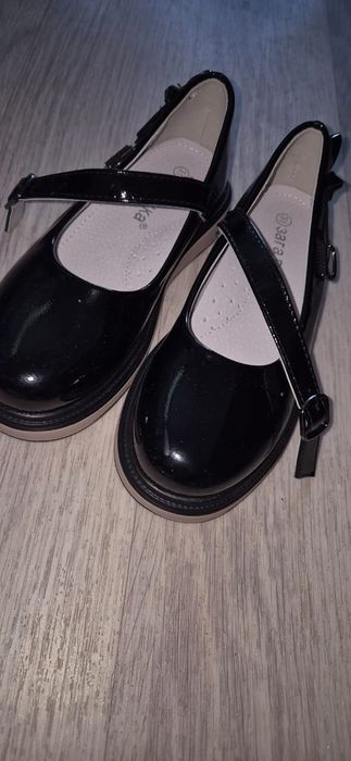 Продам обувь детскую