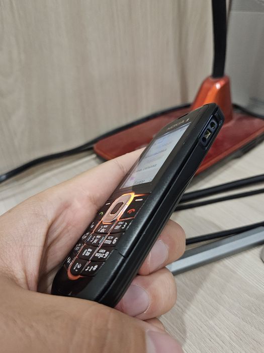 Nokia 2600 classic с зарядным устройством