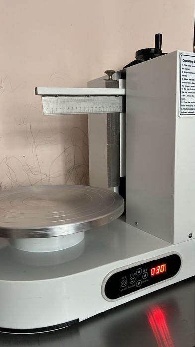 Столик для выравнивания тортов