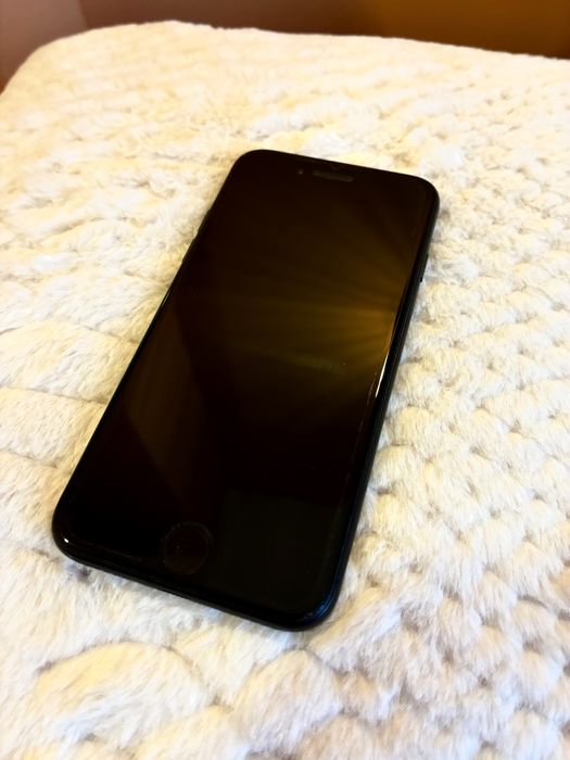 iPhone SE 2 64GB перфектен!