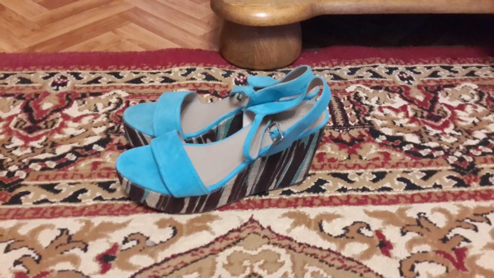 Босоножки на платформе новые