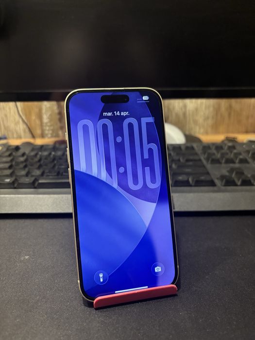 Vand Iphone 15 128 GB Yellow impecabil