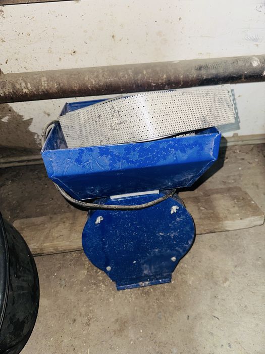 Дробилка для измельченя зерен