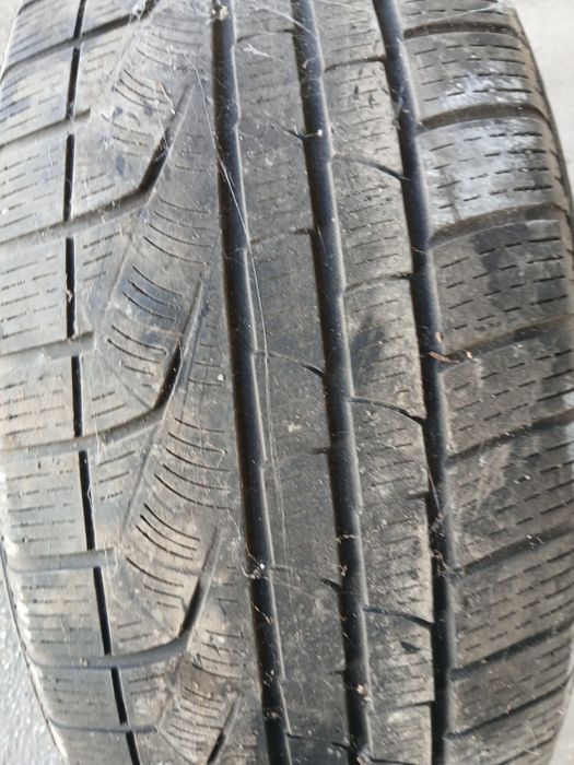Vând o anvelopă 245/50/18 Marca Pirelli, M+S mixtă, Run Flat în stare bună.