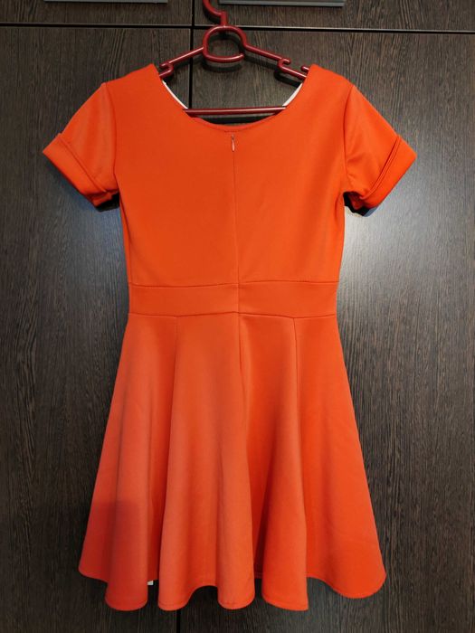 Rochie simplă pentru ocazii speciale