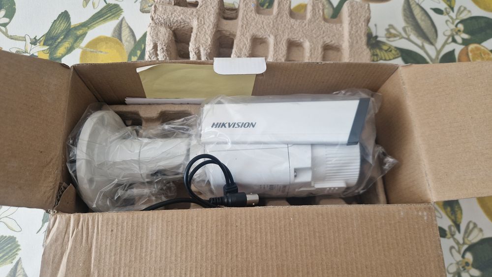 Аналоговая камера видеонаблюдения HD-TVI Hikvision DS-2CE15A2P-VFIR3