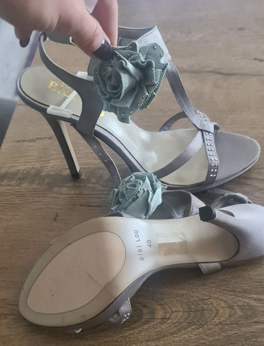 Sandale deosebite noi si nepurtate