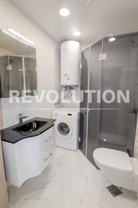 Дава се под наем Тристаен апартамент в Варна, Бриз - 100 кв.м за 1000 € - Снимка #8