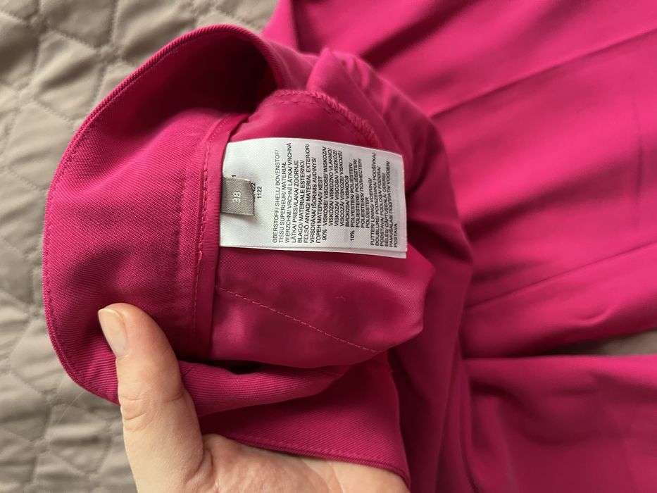 Стилен Костюм Jakes  . Обличан веднъж . Като нов.