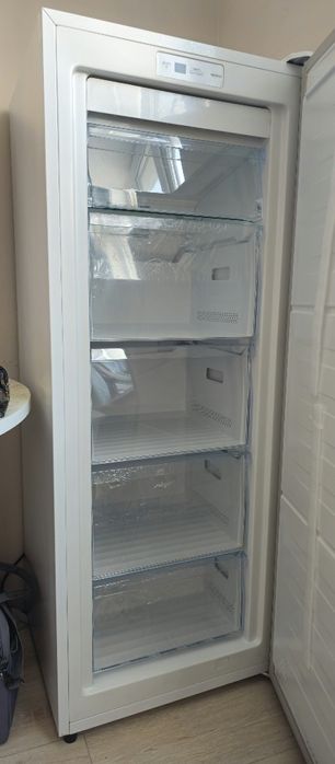 Продам морозильник Hisense новый модель FV191N4AV1