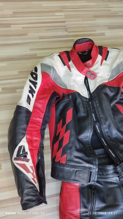 Продавам Мото кожен екип