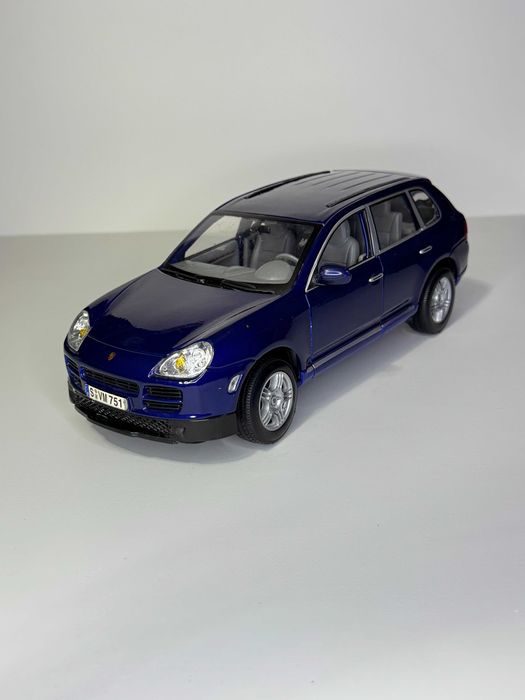 Machetă 1:18 Porsche Cayenne S (Producător Maisto)