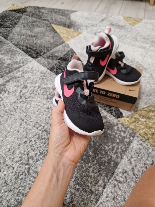 Vând pantofi sport Nike Nr. 26 fete