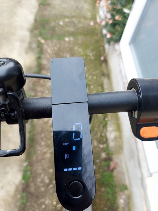 Vând trotineta,max 25km h.1000 lei