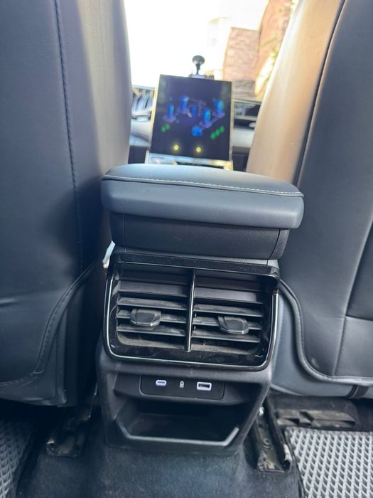 Geely Atlas машина