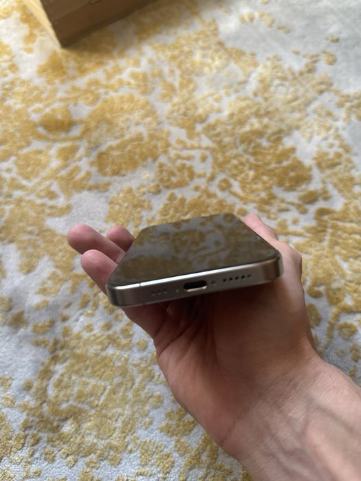 IPhone 15 pro titanium