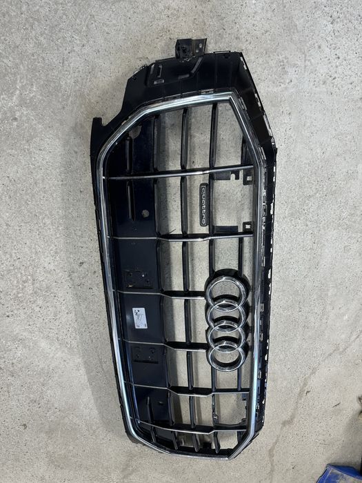 Grilă radiator audi q8.cod:4m8853651.D.