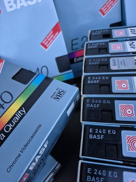 Vând 65 casete video VHS originale 240 minute colectie de filme