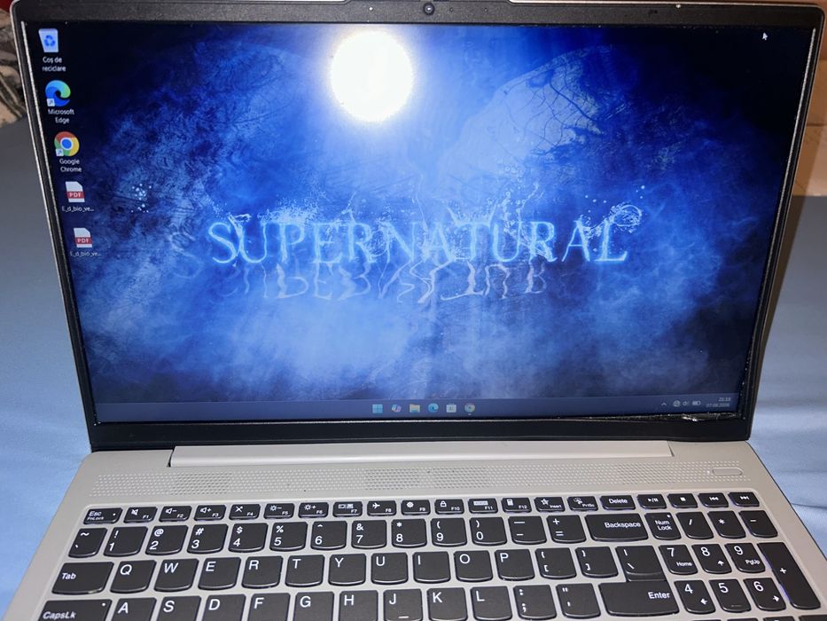 Laptop Lenovo IdeaPad 5 - stare ok , rama deslipita intr o parte