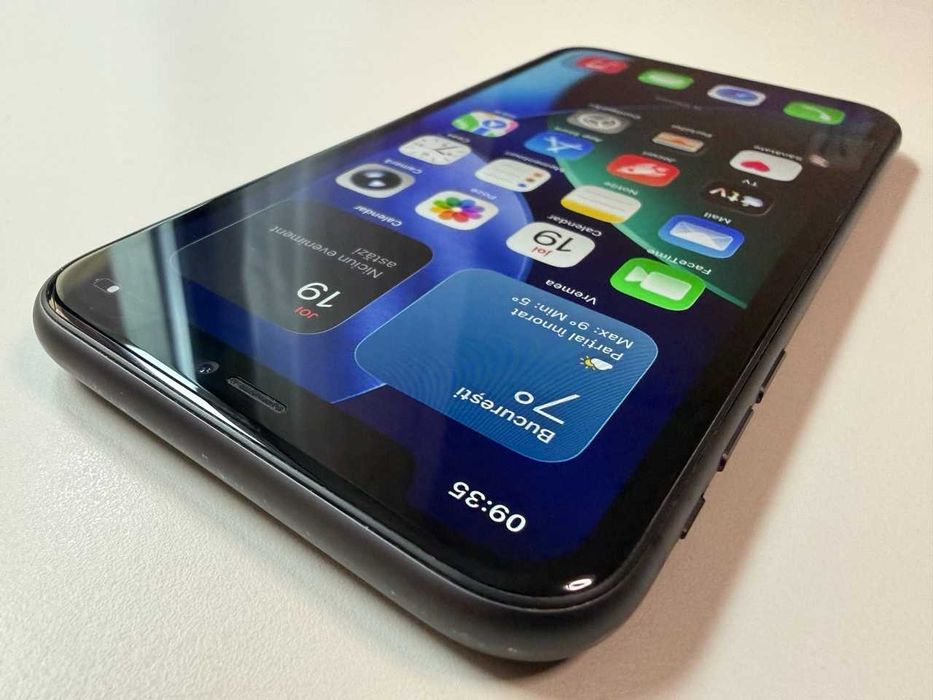  Apple / iPhone 11 128 Gb / Black