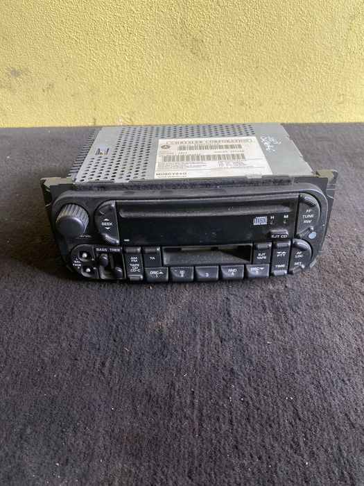 Radio CD Player Jeep Grand Cherokee An 2000/2005 Pret 300 lei