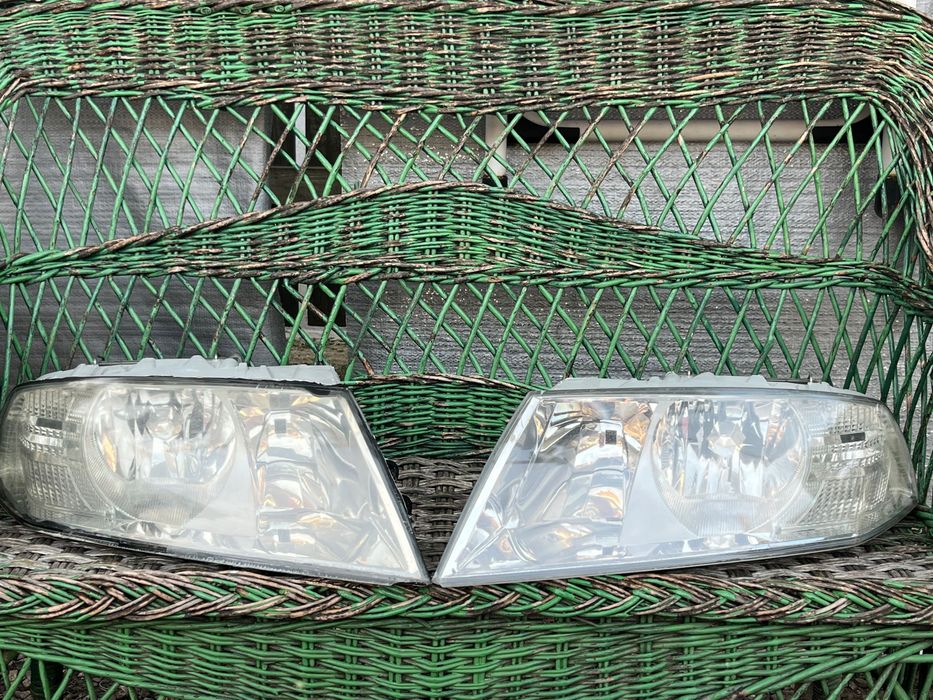 Vând faruri skoda ocatavia 2