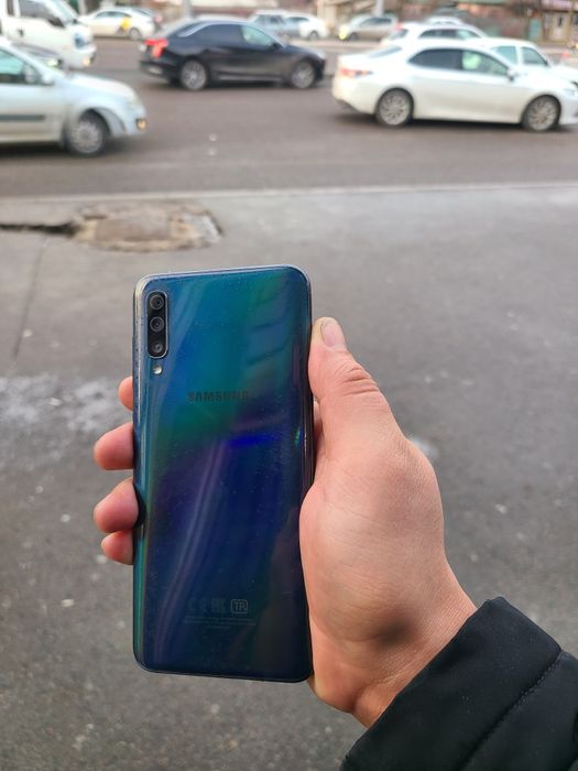 Samsung A50 продам