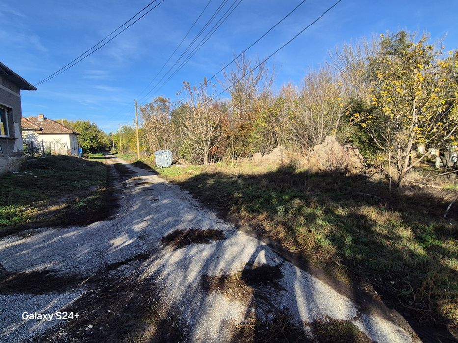 Стара къща и лятна кухня общ имот 1430кв.м. на асфалтирана улица !!!