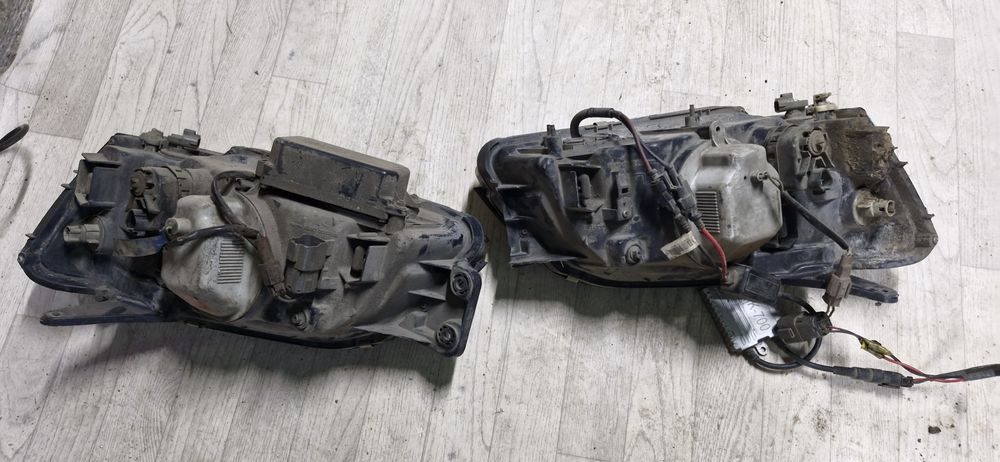 Фары передние Subsru legasy b4