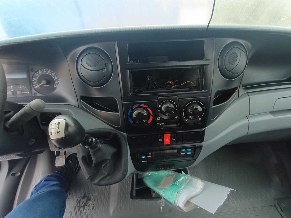 Пътнически бус Iveco 35S12 – отличен за превоз