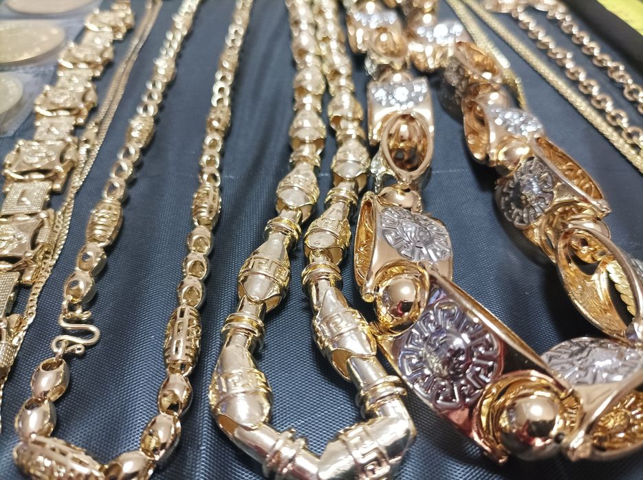 Синджири, гривни, пръстени, монети