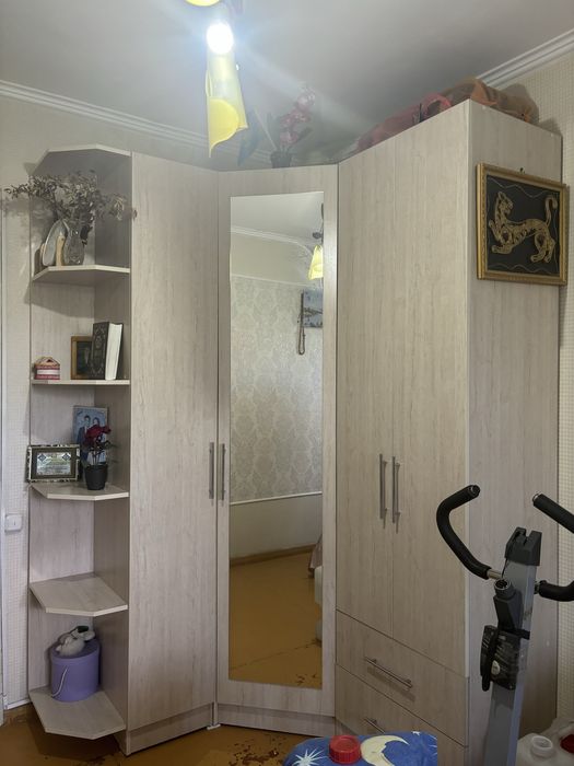 Продам шкаф угловой