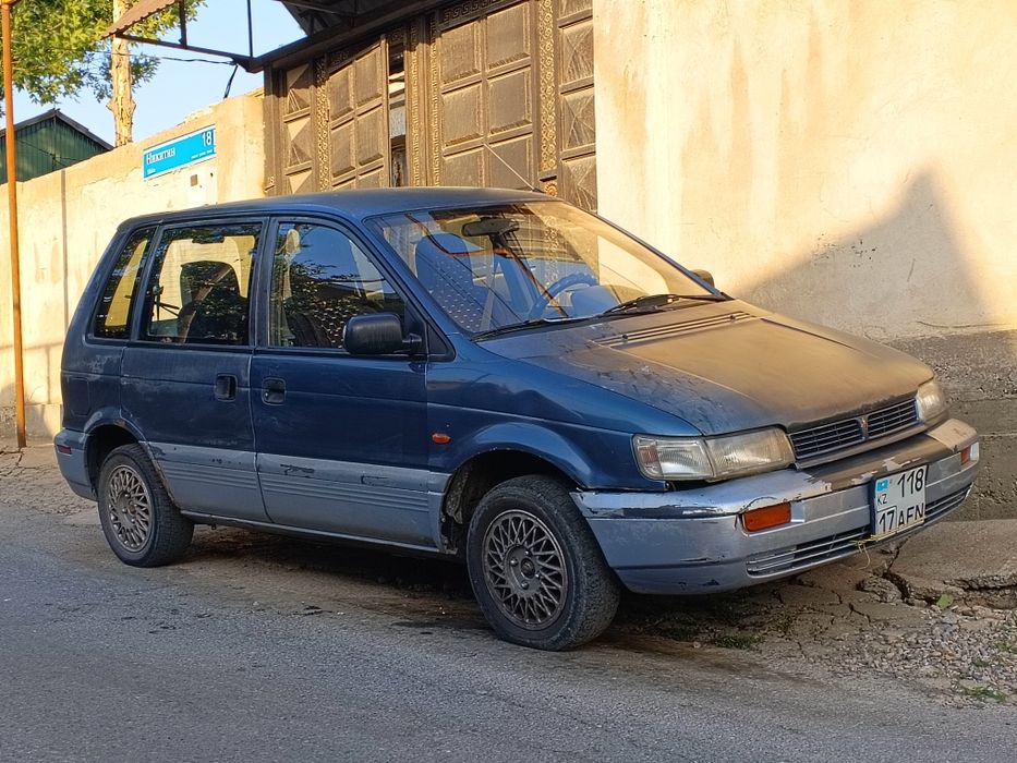 Mitsubishi Space runner 1991