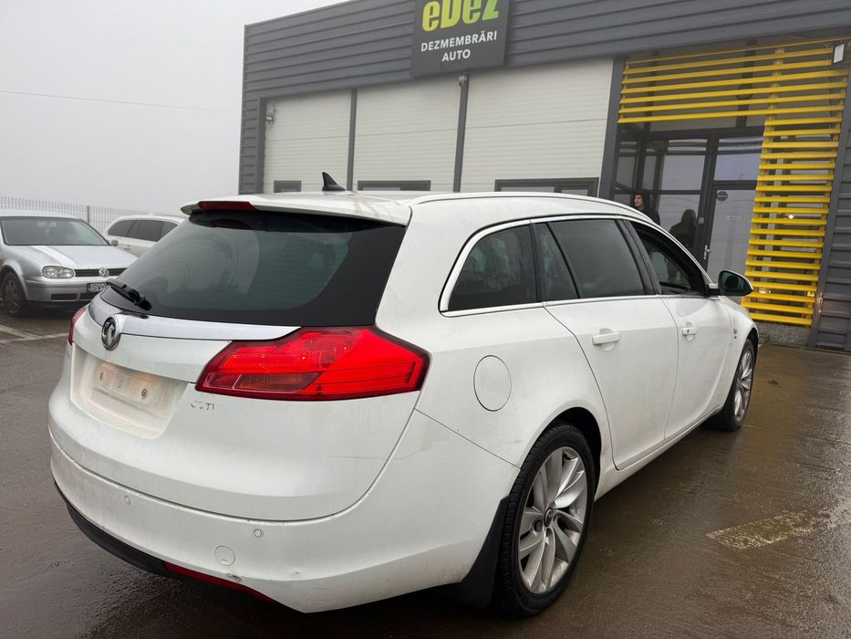 Dezmembrez / Dezmembrari / Piese / Accesorii Opel insignia 2012 break alba 2.0 tdi automata
