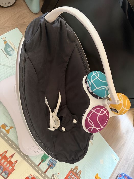 Mamaroo - 4 Moms