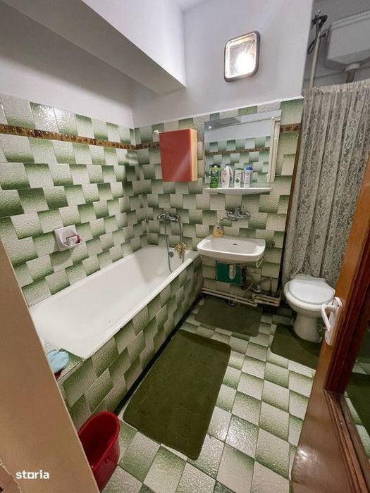 - Apartament 3 camere Calarasilor, suprafata totala 73mp