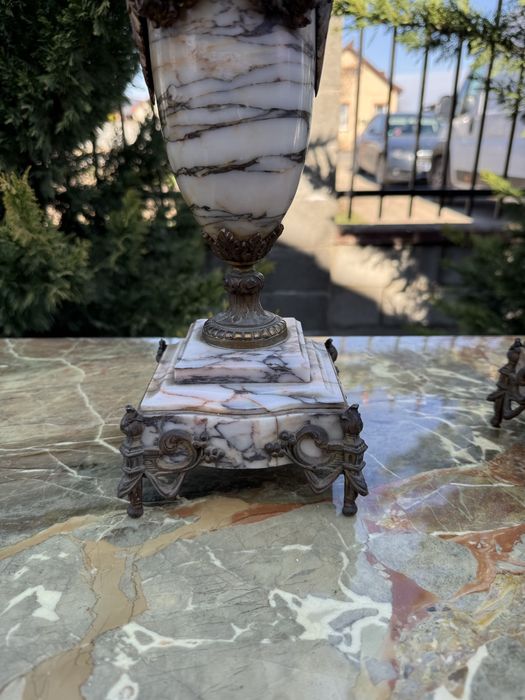 Doua vaze din marmura cu elemente bronz