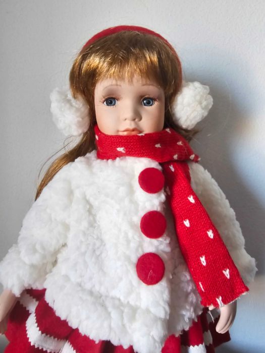 Papusa portelan frumoasa