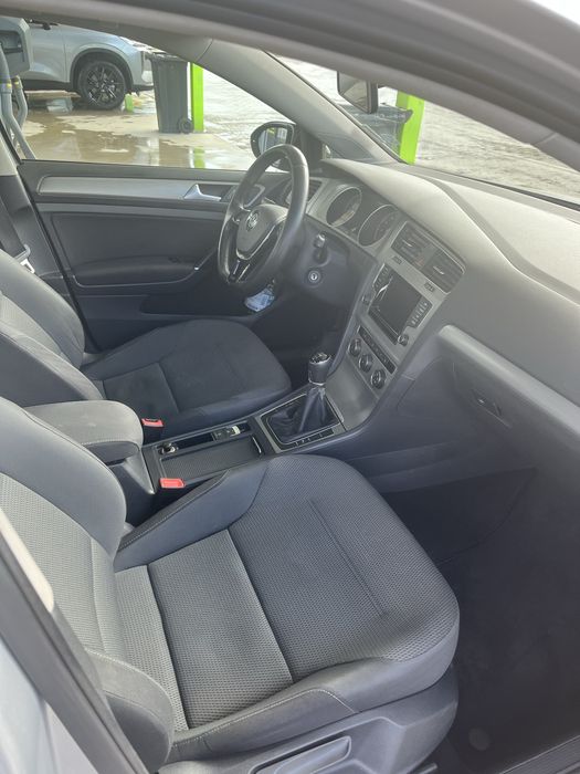 Голф 7 регистриран и обслужен