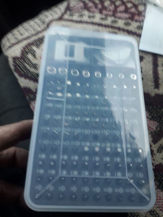 Отвёртка  из сто пятнадцать  нассадок