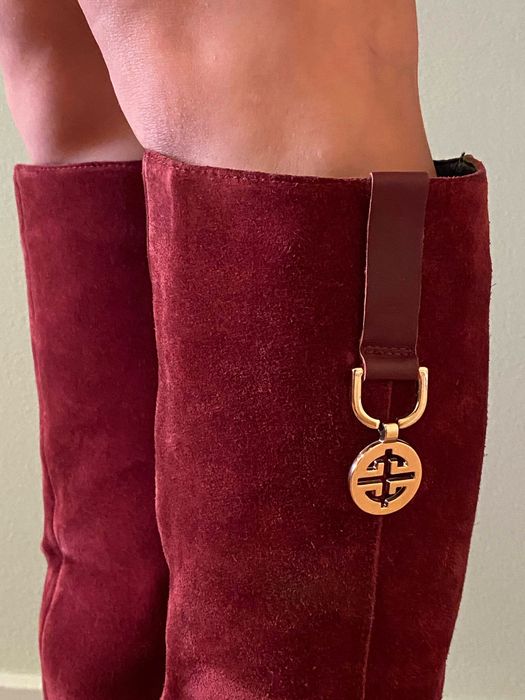 Новые замшевые сапоги