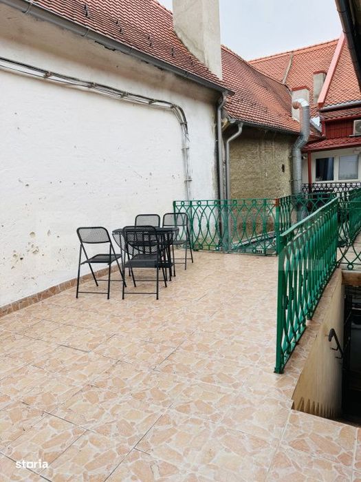 Garsoniera spatioasa, tip duplex, in centrul istoric al Brasovului