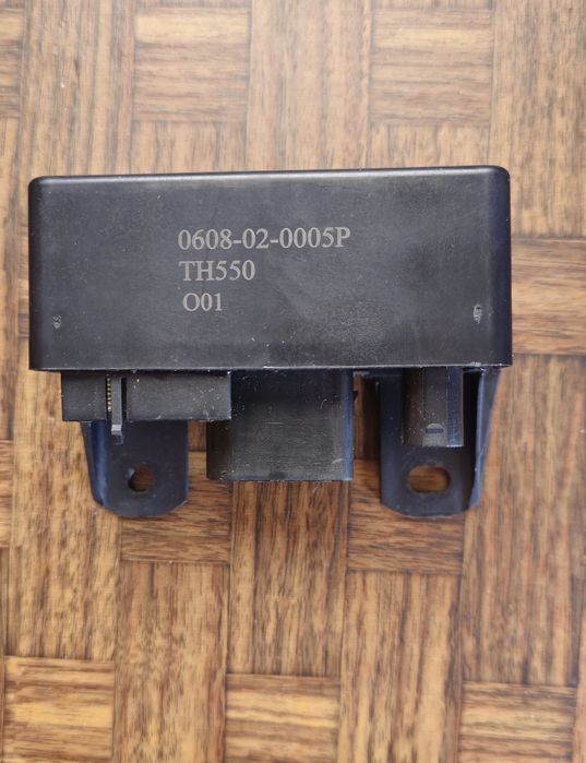 Чисто ново.  Реле подгревни свещи Hitachi Mercedes 250TD 300TD 270CDI